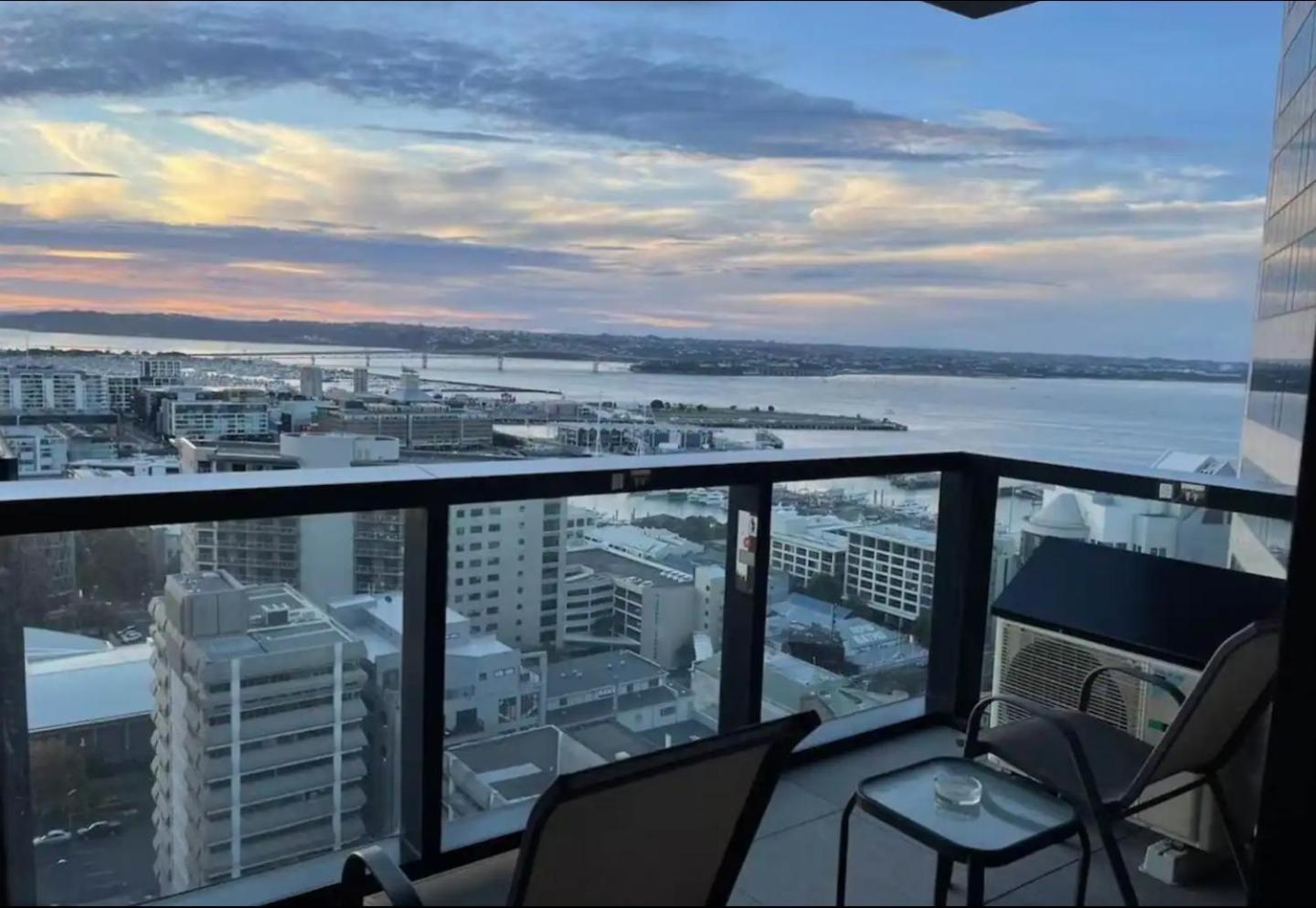 Magnificent Skytower, Sea, Habour View In Cbd Auckland Exterior foto