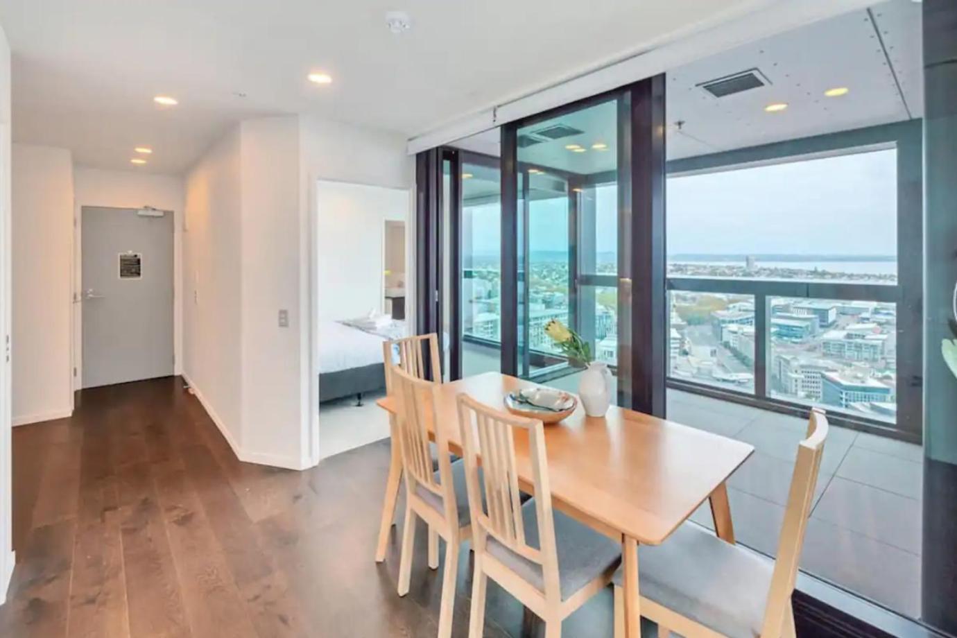 Magnificent Skytower, Sea, Habour View In Cbd Auckland Exterior foto