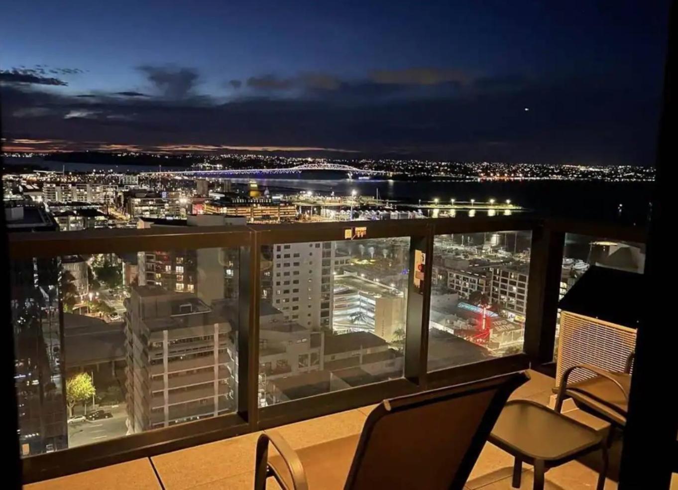 Magnificent Skytower, Sea, Habour View In Cbd Auckland Exterior foto